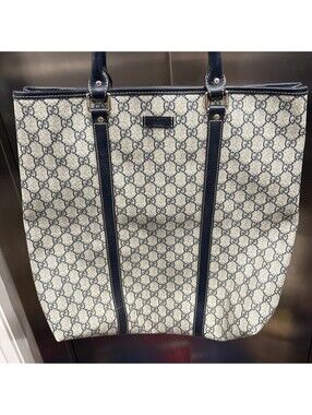 Woman’s Authentic Gucci Supreme Luxury Tote Bag